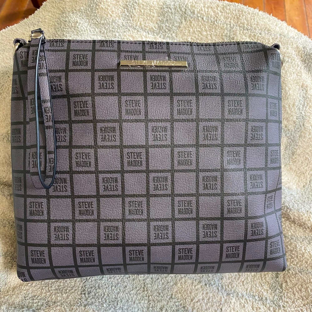Steve Madden bag. Never used. NWOT. Black and gray. About 9x11.
